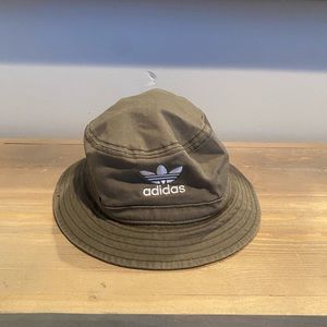 Adidas bucket hat